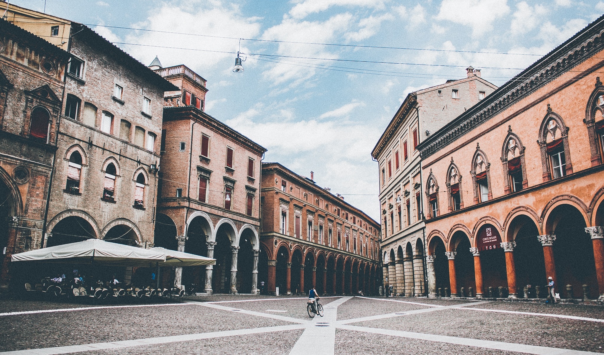 why should I study in Bologna (c) Photo by Thaddaeus Lim on Unsplash